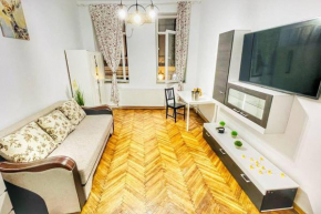 Luxury studio with hot tub in the Old Town
